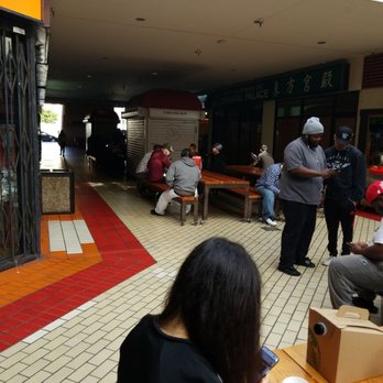 Howlin' Ray's - 8:30am Sunday. (Line is about 40 deep) - Southern Near Me - Los Angeles, California Howlin' Ray's - 8:30am Sunday. (Line is about 40 deep) - Southern Near Me - Los Angeles, California