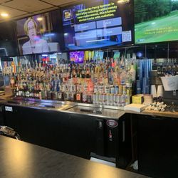 Hangar 9 Bar & Grille - Bar