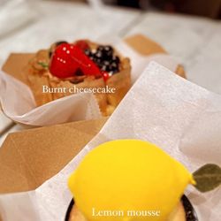 Angelina Bakery - Burnt cheesecake and lemon mousse