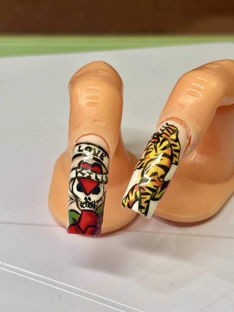 Digits and Spikes Nail Studio Logo