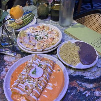 Mama Por Dios - Chicken with chipotle sauce and lobster Mac and cheese and rice and beans - Mexican Near Me - Fairfield, California Mama Por Dios - Chicken with chipotle sauce and lobster Mac and cheese and rice and beans - Mexican Near Me - Fairfield, California
