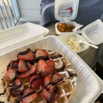 Eggs 'n Things - Waikiki Beach Eggspress - Fresh Strawberry Nutella Mochi Waffle w/ Whipped Cream and Chocolate Sauce - Breakfast & Brunch Near Me - Honolulu, Hawaii Eggs 'n Things - Waikiki Beach Eggspress - Fresh Strawberry Nutella Mochi Waffle w/ Whipped Cream and Chocolate Sauce - Breakfast & Brunch Near Me - Honolulu, Hawaii