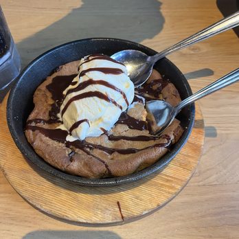Chili's - Skillet Chocolate Chip Cookie - American Near Me - Lady Lake, Florida