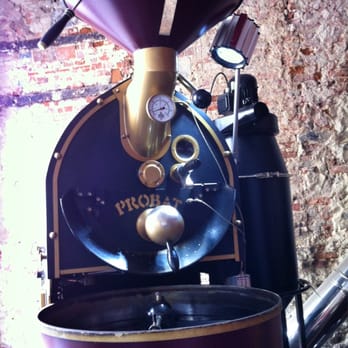 Normo Coffeebar - Het interieur is hier tegelijk de werkplaats, geen geheimen bij Normo. - Coffee & Tea Near Me - Antwerp, VAN Normo Coffeebar - Het interieur is hier tegelijk de werkplaats, geen geheimen bij Normo. - Coffee & Tea Near Me - Antwerp, VAN