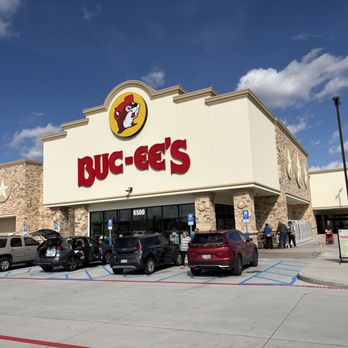 Buc-ee’s - Entrance - Gas Stations Near Me - Mount Crawford, Virginia Buc-ee’s - Entrance - Gas Stations Near Me - Mount Crawford, Virginia