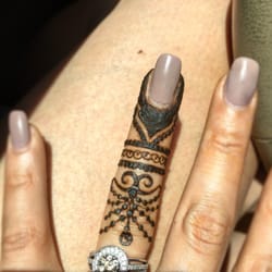 Vizavoo Salon - Henna By Lexx offered at Vizavoo Salon