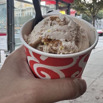 Salt & Straw - Jack o'lantern pumpkin bread - Ice Cream & Frozen Yogurt Near Me - San Francisco, California Salt & Straw - Jack o'lantern pumpkin bread - Ice Cream & Frozen Yogurt Near Me - San Francisco, California