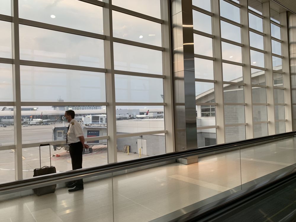 DETROIT AIRPORT EVANS TERMINAL DTW 68 Photos & 30 Reviews 601 W G