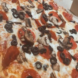 Medium butter crust, pepperoni, mushroom and olive pizza . Medium butter crust, pepperoni, mushroom and olive pizza .