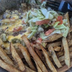 The Local Hive - 2nd time here was very different.  Soggy fries, no top bun, very little greeen chili, fast-food grade toppings... WTH y'all