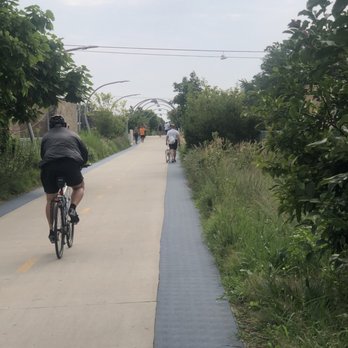 The 606 - Bloomingdale Trail - Path is friendly to everyone, bikers, runners, walkers, pets, strollers - Parks Near Me - Chicago, Illinois