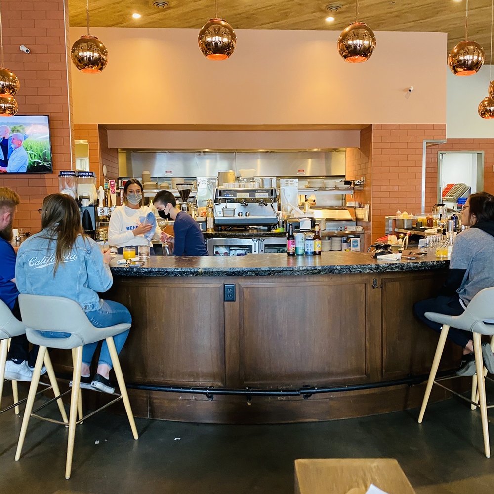 Benedict's - Bar area - Breakfast & Brunch Near Me - Wayzata, Minnesota