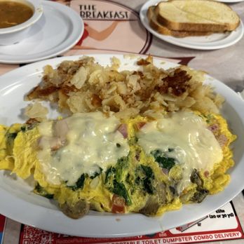 Breakfast Queen - Florentine Omelet with side of green chili - Breakfast & Brunch Near Me - Englewood, Colorado
