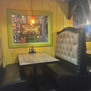 La Fiesta - Pleasant ambiance in the dining area - Mexican Near Me - Toledo, Ohio La Fiesta - Pleasant ambiance in the dining area - Mexican Near Me - Toledo, Ohio