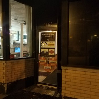 Chicago Grilled Cheese & Mac Factory - There are table and chairs in there. Hope they are planning to open and serve food there - American Near Me - Chicago, Illinois Chicago Grilled Cheese & Mac Factory - There are table and chairs in there. Hope they are planning to open and serve food there - American Near Me - Chicago, Illinois