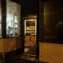Chicago Grilled Cheese & Mac Factory - There are table and chairs in there.  Hope they are planning to open and serve food there