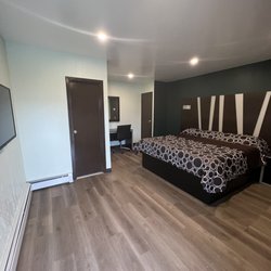 Farmingdale Motor Inn