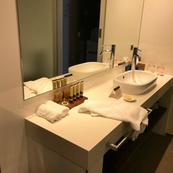 East Hotel - Bathroom
