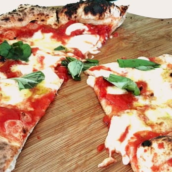 Pizzeria Le Parùle - La buonissima pizza Margherita di Giuseppe Pignalosa... - Pizza Near Me - Ercolano, NA Pizzeria Le Parùle - La buonissima pizza Margherita di Giuseppe Pignalosa... - Pizza Near Me - Ercolano, NA