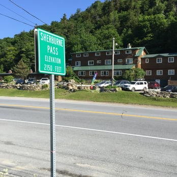 Inn at Long Trail - Long Trail at Serburne Pass with Inn in the background - Bed & Breakfast Near Me - Killington, Vermont