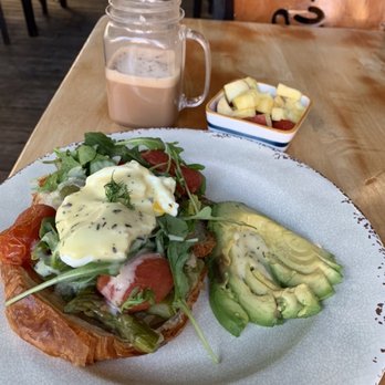 La Grignote - Veggie eggs Benedett and cup of fruits - Bakeries Near Me - Key West, Florida La Grignote - Veggie eggs Benedett and cup of fruits - Bakeries Near Me - Key West, Florida