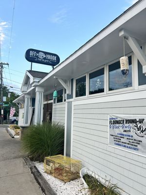 Off the Hook Bar and Grill by null