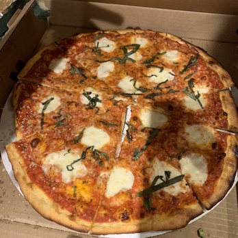 750 Cucina Rustica - Margarita pizza - Italian Near Me - Cary, Illinois