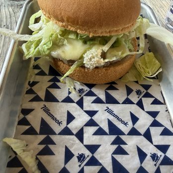 Tillamook Creamery - GF cheeseburger - Cheese Shops Near Me - Tillamook, Oregon