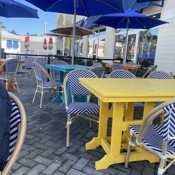 Island Pig and Fish - Outdoor seating - Seafood Near Me - Fort Pierce, Florida Island Pig and Fish - Outdoor seating - Seafood Near Me - Fort Pierce, Florida