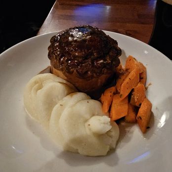The Dubliner - Beef and Guiness pie - Irish Pub Near Me - Boston, Massachusetts
