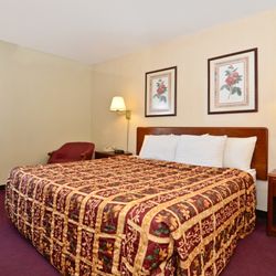 Extended Stay Warrenton Inn - One King Bed