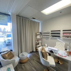 Leila Nails It - Posh Set Up!