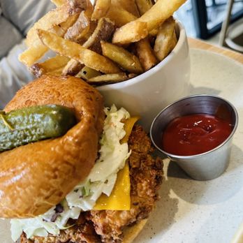 Moxies - Southern fried crispy chicken sandwich - Lounges Near Me - Miami, Florida Moxies - Southern fried crispy chicken sandwich - Lounges Near Me - Miami, Florida