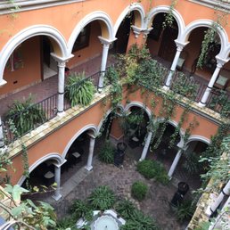 Beautiful courtyard, so relaxing.