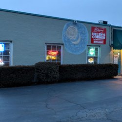 Helen's Corner Bar & Restaurant