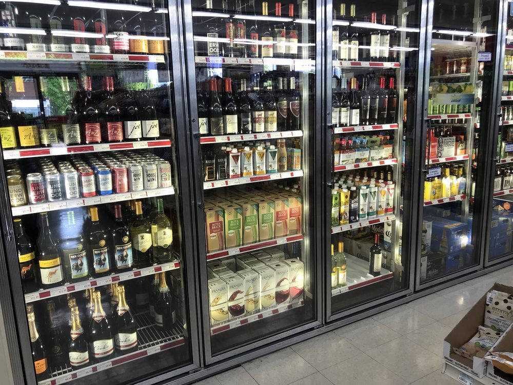 PLAID PANTRY Updated September 2024 16 Photos & 19 Reviews 4 SE