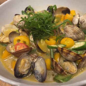 Piko Kitchen + Bar - Manila Clam Pinakbet - Cocktail Bars Near Me - Honolulu, Hawaii