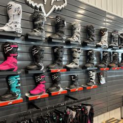 Fastoys - Great selection of riding boots!