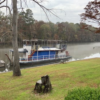 Big Pines Lodge - American Near Me - Karnack, Texas