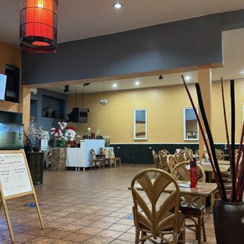 Le-Le M.L.K Restaurant - Seating and lobby - Vietnamese Near Me - Tacoma, Washington