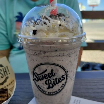 Sweet Bites N Ice - Classic Oreo milkshake - Desserts Near Me - Bakersfield, California Sweet Bites N Ice - Classic Oreo milkshake - Desserts Near Me - Bakersfield, California
