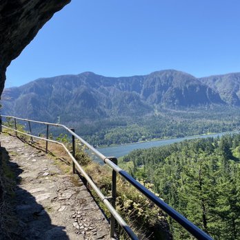 Beacon Rock State Park - Amazing views soon after starting - Parks Near Me - Stevenson, Washington