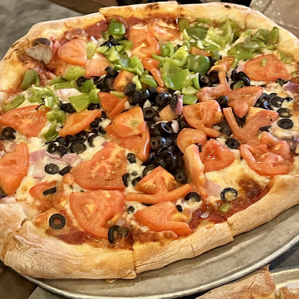 Roma II Pizzeria - Vegetarian Pizza (modified bell peppers to one side only) - Pizza Near Me - Sacramento, California Roma II Pizzeria - Vegetarian Pizza (modified bell peppers to one side only) - Pizza Near Me - Sacramento, California