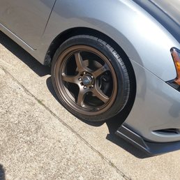 Picture of the wheels and tires. Picture of the wheels and tires.