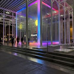 Apple Fifth Avenue - The cube! 3/15/25