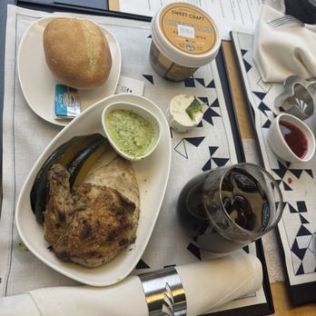 Amtrak - Chicken meal - Train Stations Near Me - New York, New York Amtrak - Chicken meal - Train Stations Near Me - New York, New York