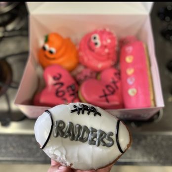 Pinkbox Doughnuts - Donuts Near Me - Primm, Nevada Pinkbox Doughnuts - Donuts Near Me - Primm, Nevada