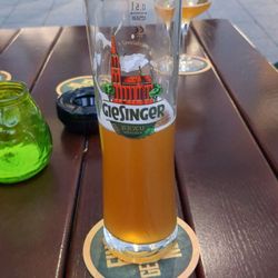 Giesinger Stehausschank - Half a beer