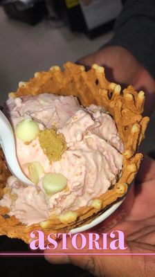 Cold Stone Creamery by null