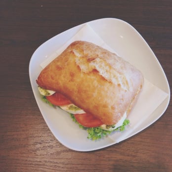 Pekařství Panos - Ciabatta with mozzarella and tomatoes and pesto - Bakeries Near Me - Prague, Puerto Rico